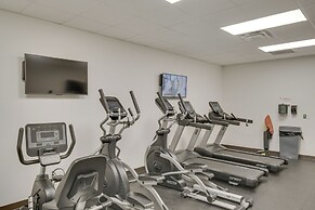 Beachfront Abode w/ Pool Access in Gulf Shores!