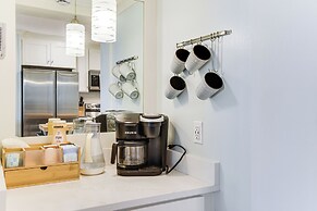 Beachfront Abode w/ Pool Access in Gulf Shores!