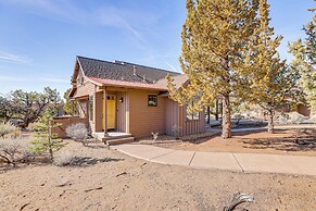 Mountain-view Cabin Near Trails in Powell Butte!