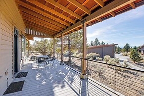 Mountain-view Cabin Near Trails in Powell Butte!