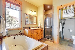 Mountain-view Cabin Near Trails in Powell Butte!