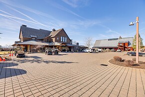 Mountain-view Cabin Near Trails in Powell Butte!