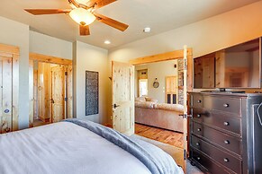 Mountain-view Cabin Near Trails in Powell Butte!