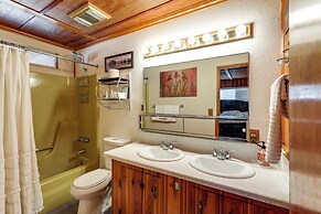 16 Mi to Mogollon Rim: Home w/ Deck in Payson!