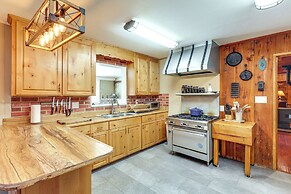 16 Mi to Mogollon Rim: Home w/ Deck in Payson!