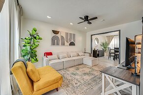 Townhome 1 Mi to Colt Park & Industrial District!