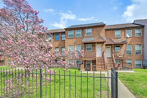 Townhome 1 Mi to Colt Park & Industrial District!