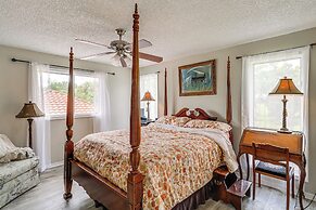 < 10 Mi to Beach & Downtown: Fort Pierce Home