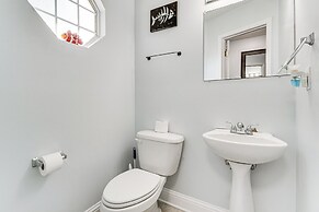 Walk to Gulf Coast: Biloxi Condo w/ Pool Access