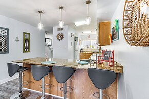 Walk to Gulf Coast: Biloxi Condo w/ Pool Access