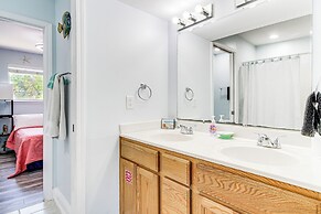 Walk to Gulf Coast: Biloxi Condo w/ Pool Access