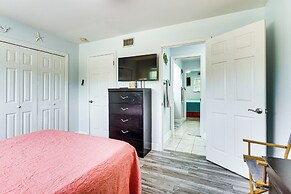 Walk to Gulf Coast: Biloxi Condo w/ Pool Access