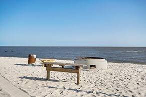 Walk to Gulf Coast: Biloxi Condo w/ Pool Access