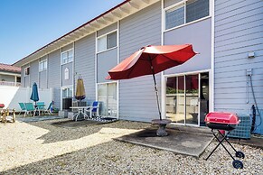 Walk to Gulf Coast: Biloxi Condo w/ Pool Access