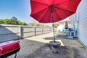 Walk to Gulf Coast: Biloxi Condo w/ Pool Access