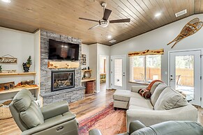 Hot Tub & Outdoor Living: Relaxing Show Low Cabin