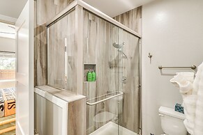 Hot Tub & Outdoor Living: Relaxing Show Low Cabin