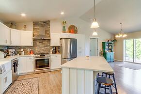 Post Falls Mountain Escape w/ Stunning Views!