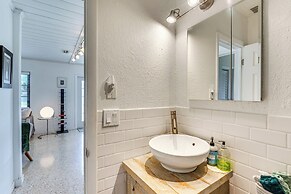 3 Mi to Englewood Beach: Home w/ Patio & BBQ