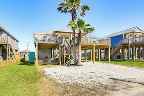 1 Block to Surfside Beach: Home w/ Gulf Views!