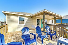 1 Block to Surfside Beach: Home w/ Gulf Views!