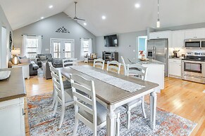 Modern Retreat w/ Mtn Views in Maggie Valley!