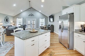 Modern Retreat w/ Mtn Views in Maggie Valley!