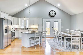 Modern Retreat w/ Mtn Views in Maggie Valley!