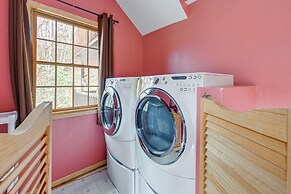 Mtn-view Home w/ Deck, Fire Pit & BBQ in Almond