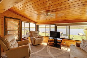 Boat, Fish & Swim: Lakefront Cabin in Okeechobee!