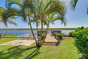 Boat, Fish & Swim: Lakefront Cabin in Okeechobee!