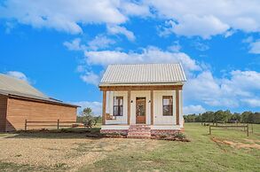 4-acre Plot: Farmhouse-chic Retreat in Forest!