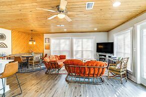 8 Mi to Ozark Folk Center: Home w/ Hot Tub & Deck