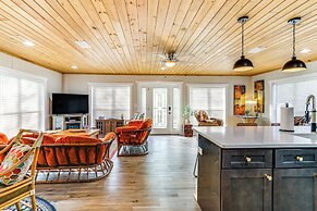 8 Mi to Ozark Folk Center: Home w/ Hot Tub & Deck