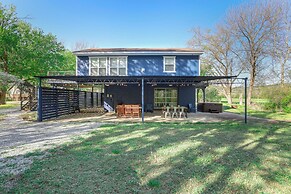 8 Mi to Ozark Folk Center: Home w/ Hot Tub & Deck