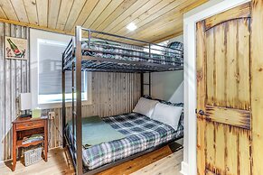 8 Mi to Ozark Folk Center: Home w/ Hot Tub & Deck