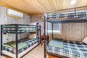 8 Mi to Ozark Folk Center: Home w/ Hot Tub & Deck