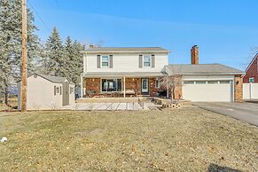 Belleville Lake House w/ Boat Dock & Patio!