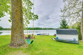 Lakefront Getaway w/ Dock in Akron