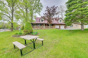 Lakefront Getaway w/ Dock in Akron