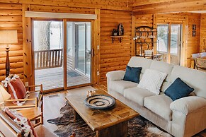 Lakefront Getaway w/ Dock in Akron