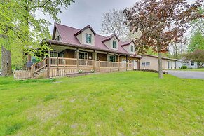 Lakefront Getaway w/ Dock in Akron