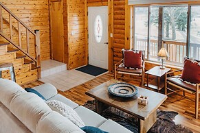 Lakefront Getaway w/ Dock in Akron