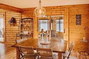 Lakefront Getaway w/ Dock in Akron