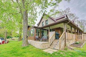 Lakefront Getaway w/ Dock in Akron