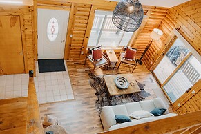 Lakefront Getaway w/ Dock in Akron