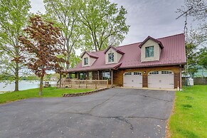 Lakefront Getaway w/ Dock in Akron