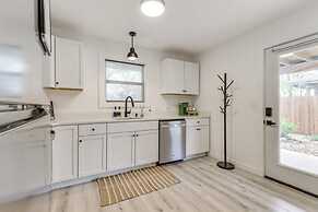 Walk to Shops & Eats: Dtwn Columbus Gem w/ Balcony
