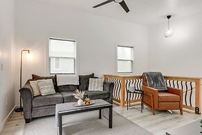Walk to Shops & Eats: Dtwn Columbus Gem w/ Balcony