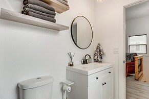 Walk to Shops & Eats: Dtwn Columbus Gem w/ Balcony